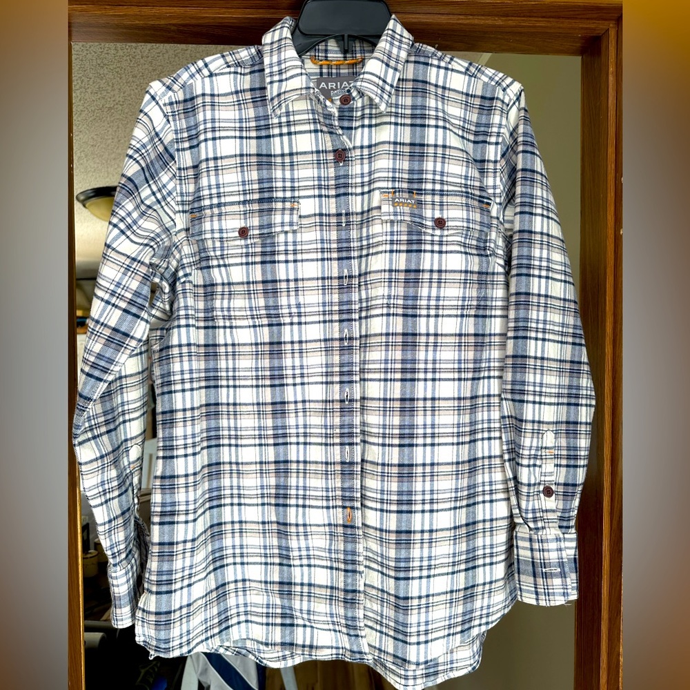 ARIAT Rebar flannel Size Lg. New Never wore